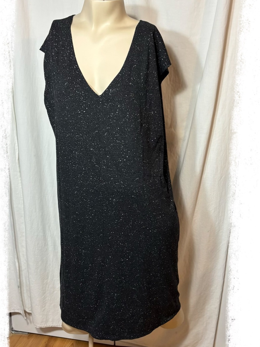 Women’s v-neck stretch mod dress dark gray medium